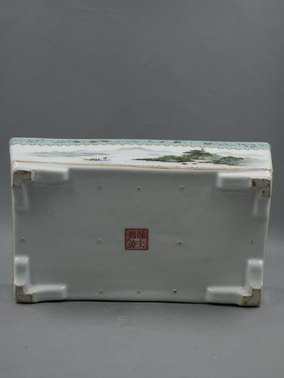 null CHINA, 20th century. Porcelain planter with polychrome enamelled decoration...