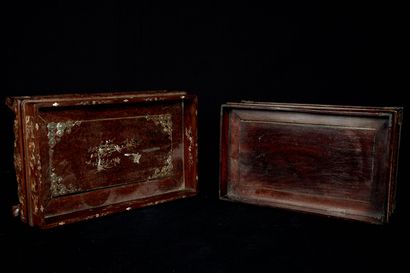 null Chine / Indochine, XIX et XXème siècle. Deux tables de lettrés en bois orné...
