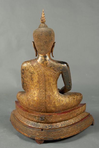 null Thaïlande, début XXème siècle. Bouddha assis en méditation. La robe monastique...