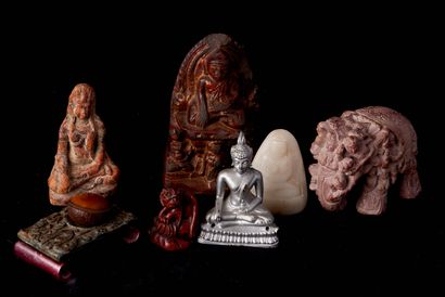 null Asie du sud est, Japon et Chine. Lot de 7 objets comprenant 4 petites statuettes...