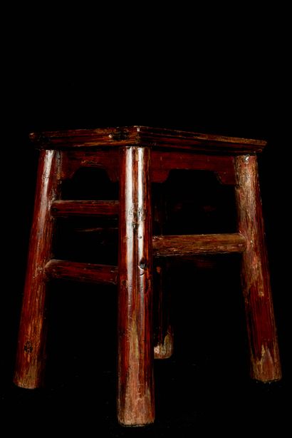 null China, 20th century. Wooden stool. Wear and tear.

H : 47,5 cm. L : 35 cm. D...
