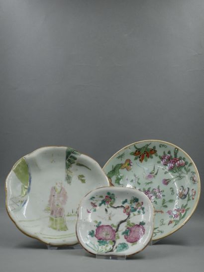null CHINE, fin XIXème - début XXème siècle. Lot comprenant une assiette en porcelaine...