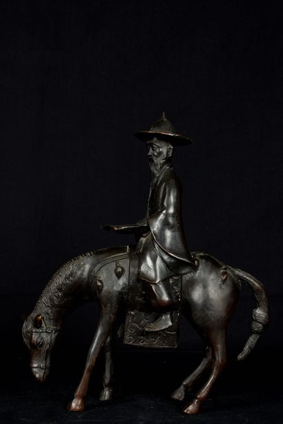 null Japon, début XXème siècle. Toba chevauchant sa mule. Bronze à patine sombre....
