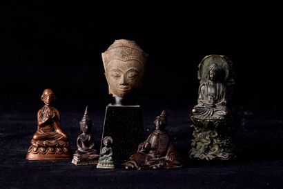 null Divers Asie, XIXème et XXème siècles. Lot de huit statuettes de divinités en...