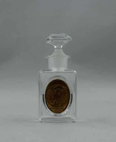 null HOUBIGANT " La rose France "

Rectangular glass bottle, circular label, decorated...