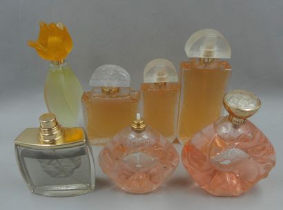 null LALIQUE France

Dummy bottles including "The Kiss" and "Lalique".