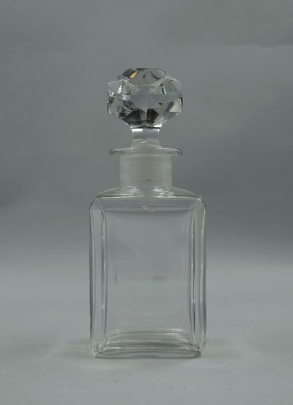 null BACCARAT

Large crystal bottle, faceted cap. H: 18cm.