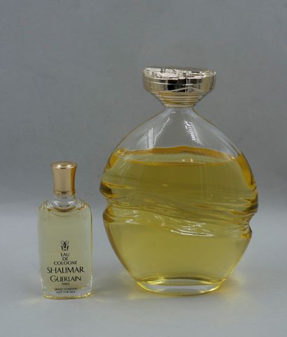 null GUERLAIN " Shalimar Eau de Cologne "

Glass bottle, drop model, titled label,...