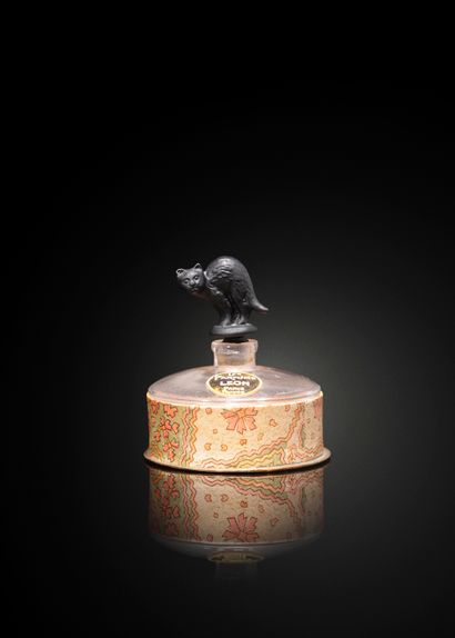 null LEON FRAGRANCES

Sculptured glass bottle. Black glass stopper with a cat. Label...