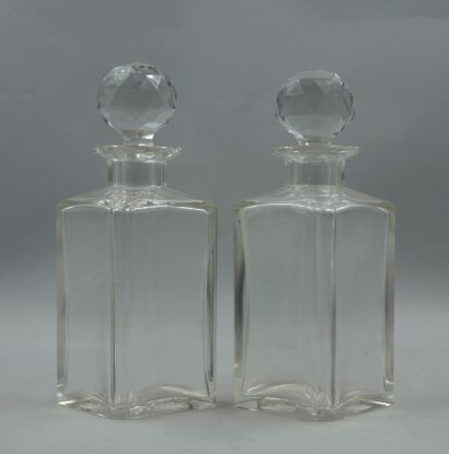 null Set of 2 crystal flasks, untitled. Faceted cap. H: 18cm x 2.
