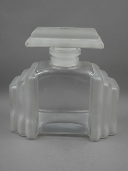 null Gucci. Seamstress perfumer. Giant glass decoration bottle, inkwell-shaped and...
