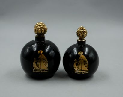 null LANVIN " Arpège "

Set of 2 glass vials, black ball model. Decorated on one...
