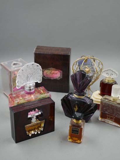 null Lot : Molinard, Habanita, Eau de parfum, flacon d’après un dessin de René Lalique...