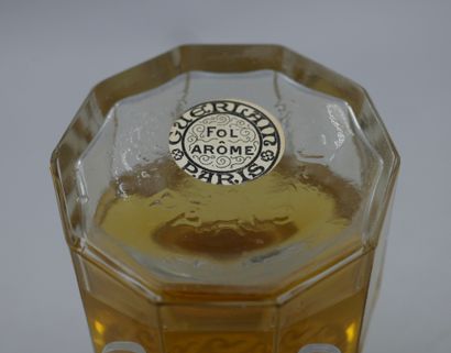 null GUERLAIN " Fol arôme " bottle model Empire

Glass bottle with 10 sides, decorated...
