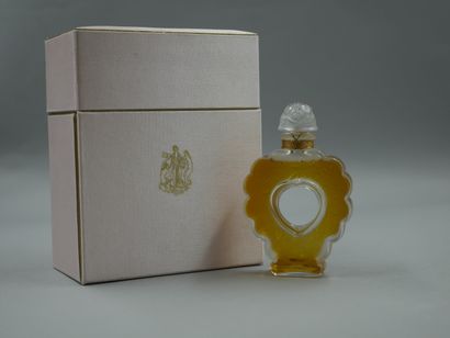 null Nina Ricci. Coeur joie. Flacon en verre scellé PDO. Coffret à abattant titré....