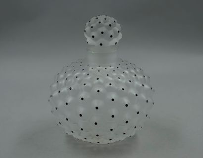 null LALIC model Cactus

Colourless, pressed moulded crystal bottle with a cylindrical...