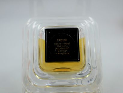 null Lancôme. Trésor. Flacon en cristal parfum d’origine. Coffret titré. H.7,5cm