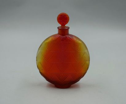 null WORTH LALIQUE " Towards the Day "

Bottle in amber-tinted glass, blow-moulded,...