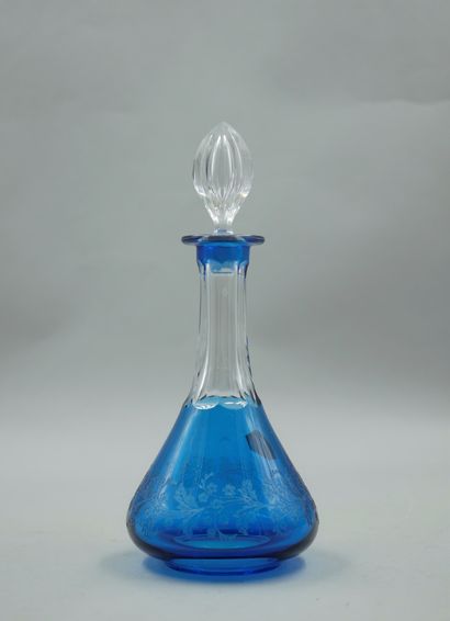 null CRYSTAL WORKS OF SAINT LOUIS

Flared crystal bottle with a blue overlay. Sculptured...