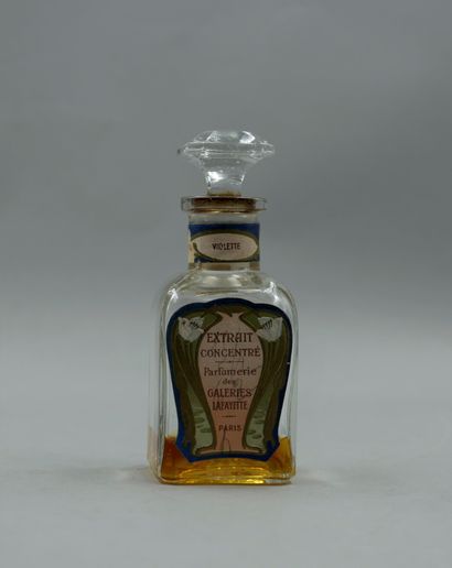 null GALERIE LAFAYETTE " Violette Extrait concentré " Glass bottle, beautifully decorated...