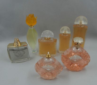 null LALIQUE France

Dummy bottles including "The Kiss" and "Lalique".