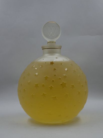 null WORTH RENÉ LALIQUE " I'll be right back "

Dummy bottle, giant decoration, colorless...