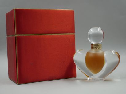 null Nina Ricci. Farouche. PDO. Coffret en tissu titré, signé sous la base Lalique...