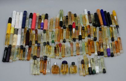 null Batch of about 120 tubes of eau de toilette or perfume of major brands. PDO...