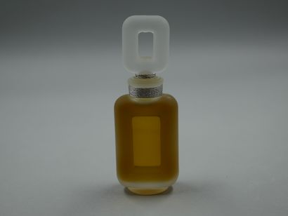 null Estée Lauder. Estée. Glass bottle titled PDO. Sealed. Titrated box. H.9cm