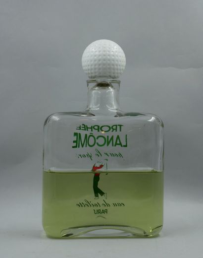 null LANCÔME " Trophy "

Dummy bottle, giant decoration, decorated with a golf player....