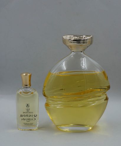 null GUERLAIN " Shalimar Eau de Cologne "

Glass bottle, drop model, titled label,...
