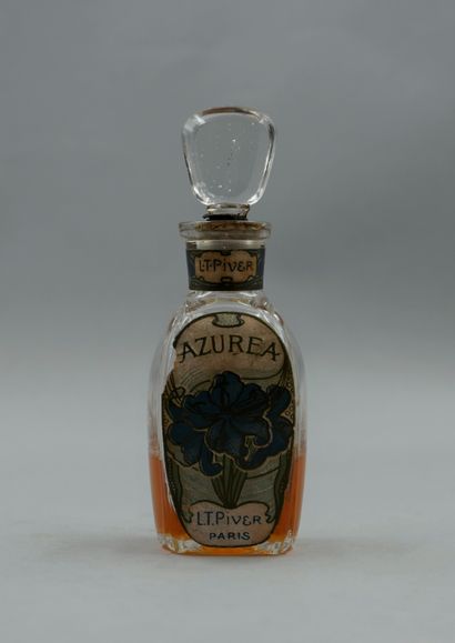 null L.T. PIVER " Azurea "

Glass bottle with rounded shoulder, beautifully decorated...