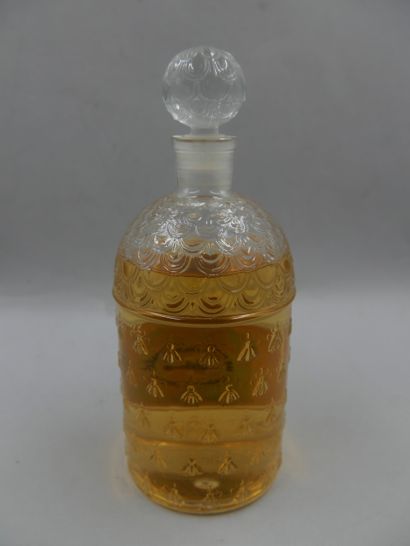 null GUERLAIN " Eau de Cologne Impériale "

Glass bottle, colourless bee model, titled...