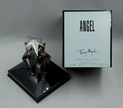 null THIERRY MUGLER « Angel »

Flacon eau de toilette, PDO, contenant 75mL. Série...