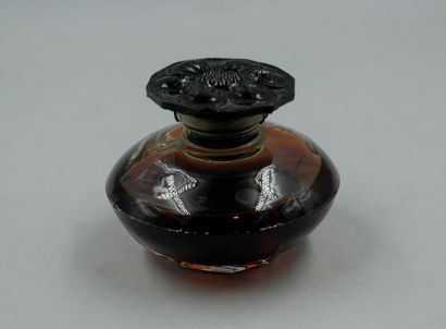 null CARON "Black Narcissus"

Glass bottle with a circular body, black cap, featuring...