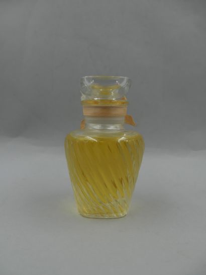 null GUERLAIN

Bottle model vase, sealed, PDO ?, label titled "Muguet", decoration...