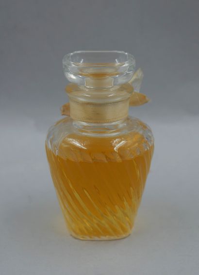 null GUERLAIN

Bottle model vase, sealed, PDO, label titled "Muguet", decoration...