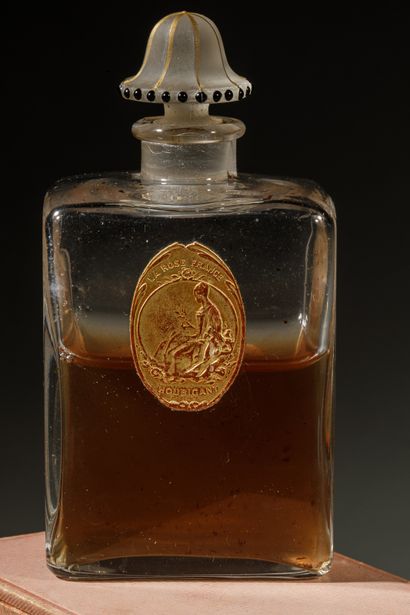 null HOUBIGANT " La Rose France "

Glass bottle, rounded shoulders, embossed gold...
