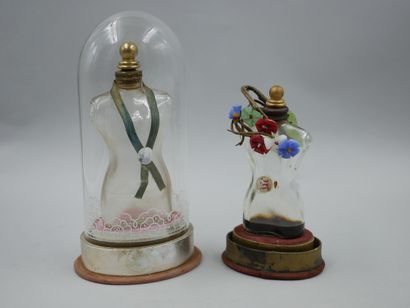 null SCHIAPARELLI " Shocking "

Set of two bust model glass bottles featuring a dressmaker's...