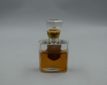null CH. FAY " Pleasure of love "

Glass bottle, embossed, gilded and titled label....