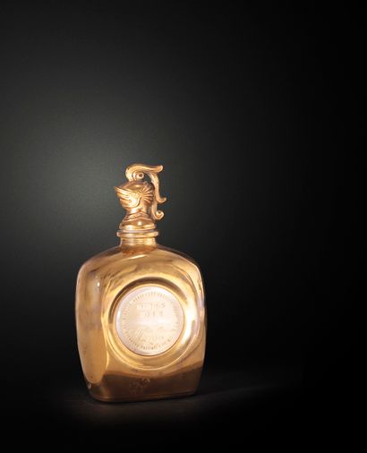 null KINGS MEN

Golden glass bottle, rounded shoulder, circular titled label. Sculptural...