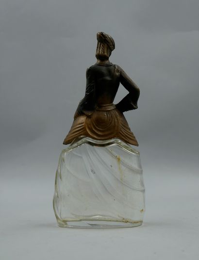 null ED. PINAUD " Scarlett "

Glass bottle, featuring Scarlett O'Hara, gold cap cover...