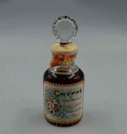 null GELLÉ FRÈRES " Cyprus "

Glass bottle, beautifully decorated and titled label....