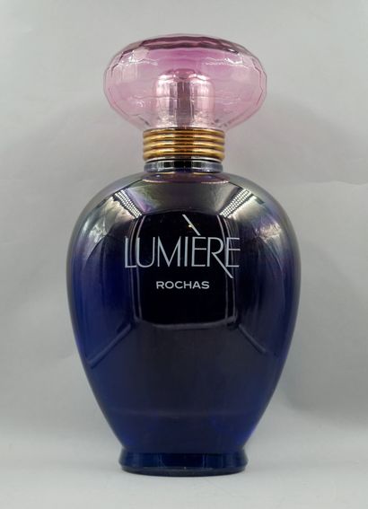 null ROCHAS " Light "

Dummy bottle, giant decoration, in tinted glass. Purple cap....