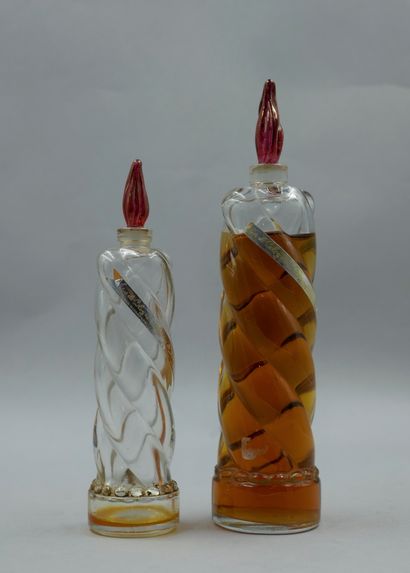 null SCHIAPARELLI " Sleeping "

Set of two flasks, model showing a candleholder....