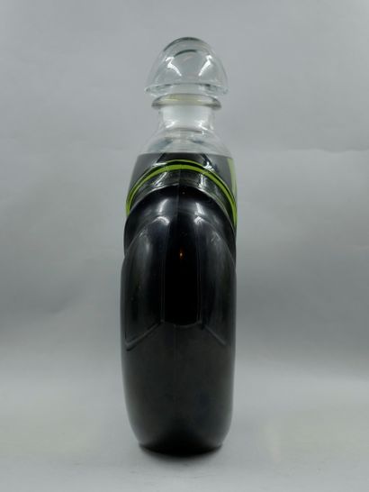 null LANCÔME " Black Magic "

Dummy bottle, giant decoration, titled in gold letters.

H...