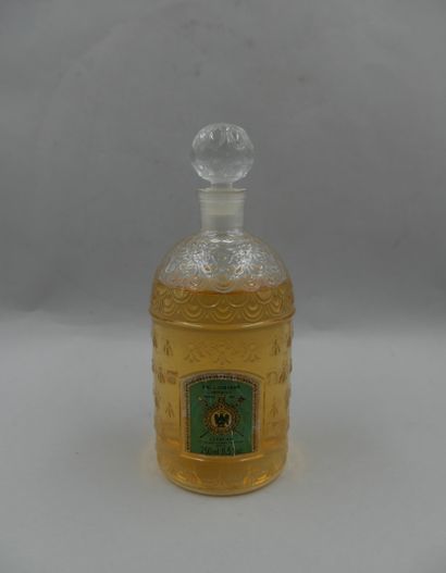 null GUERLAIN " Eau de Cologne Impériale "

Glass bottle, colourless bee model, titled...