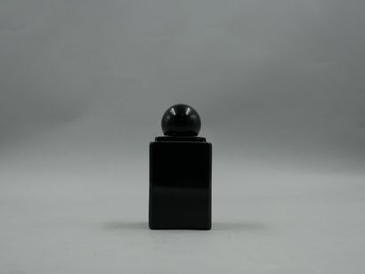 null CALLIST " My Studio "

Black opaque glass bottle, art deco model, gold label,...