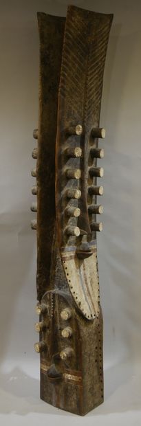 null AFRIQUE DE L’OUEST - Instrument de musique à cordes en bois naturel polychrome...