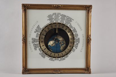 null Horloge murale représentant l’heure universelle avec carte du monde et des fuseaux...